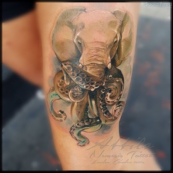 大腿现实主义风格彩色大象与章鱼纹身图案