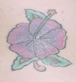 腰部彩色温柔的木槿花纹身图片