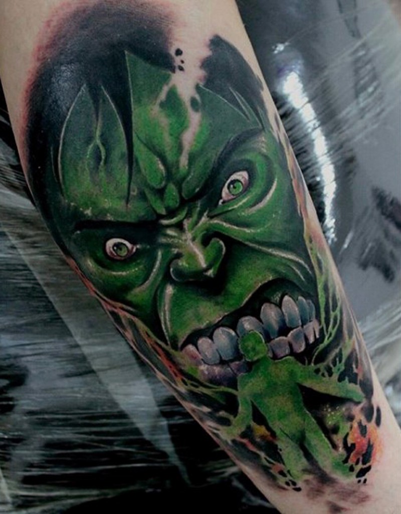 邪恶的绿巨人和绿色人像纹身图案