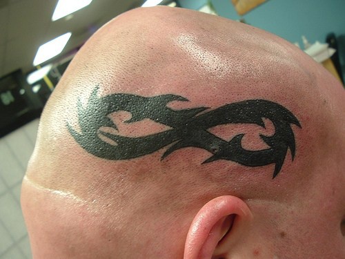 头部黑色部落无限符号纹身图片