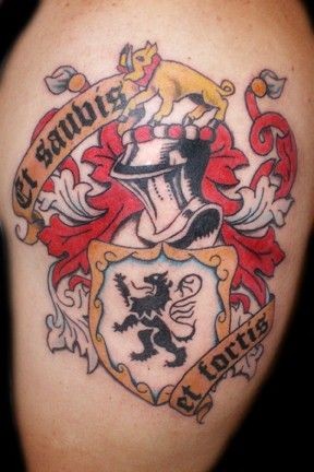 家庭徽章骑士和野猪狮子纹身图案