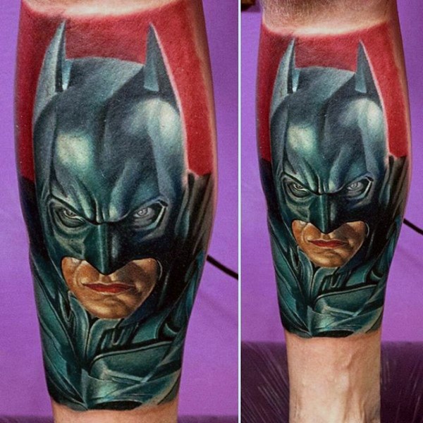 现实主义风格的彩色愤怒蝙蝠侠纹身图案