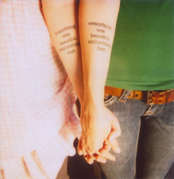 手臂象征爱情的情侣英文纹身图案
