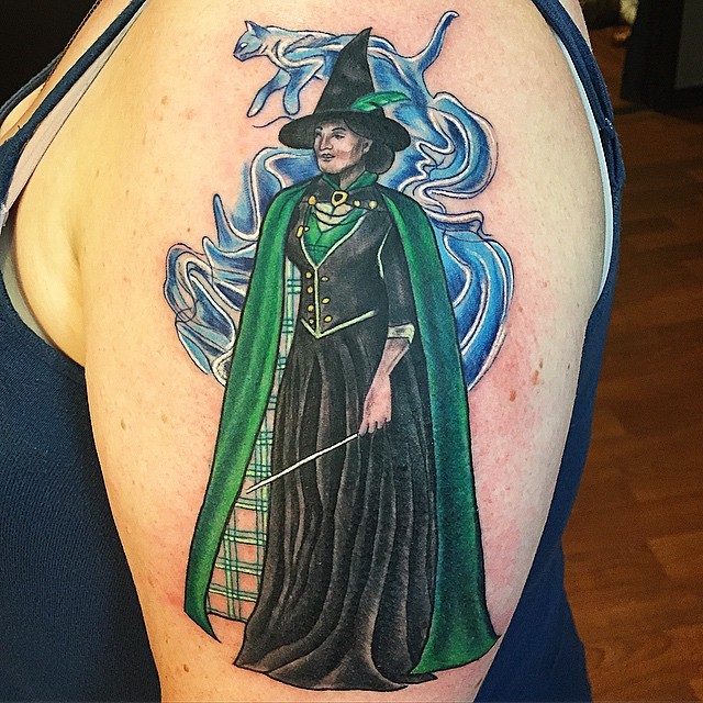 手臂卡通女巫师彩绘纹身图案
