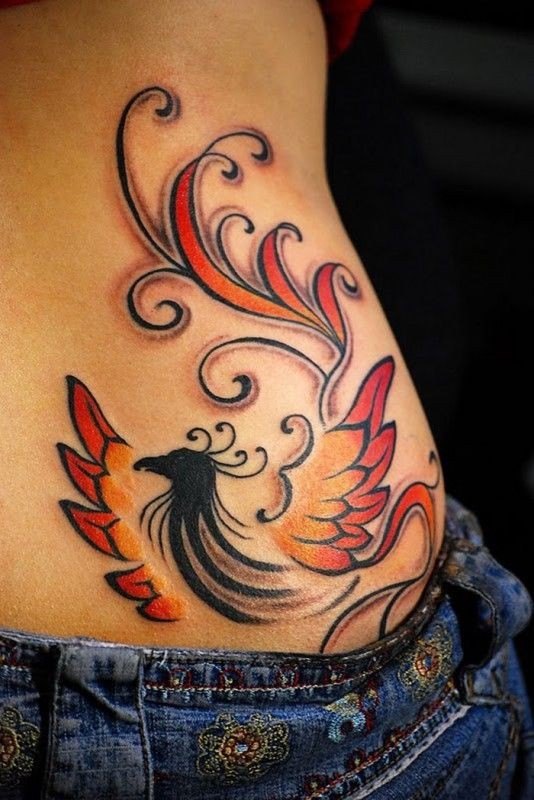女性腰部彩色漂亮的凤凰纹身图案