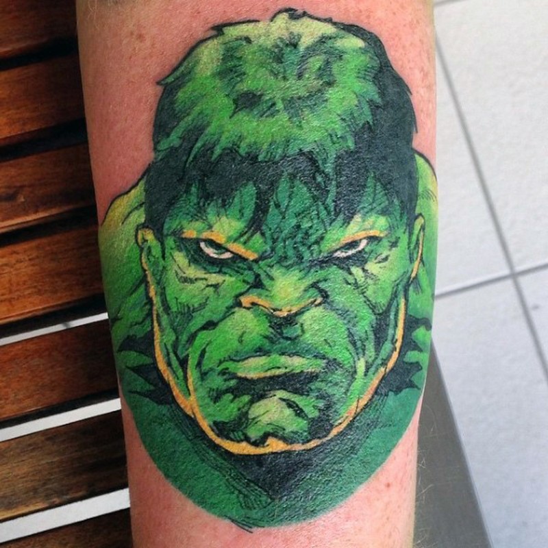 腿部彩色绿巨人纹身图片
