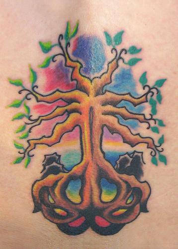神话般的树彩色纹身图案