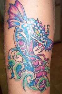 彩色海龙蛇纹身图案