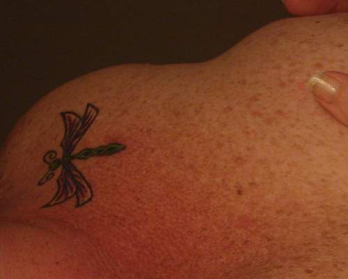 迷你彩色小蜻蜓纹身图案
