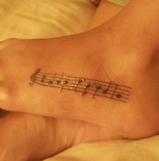 脚部简约音乐符号纹身图案