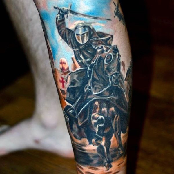 小腿彩色的中世纪骑士和马纹身图案