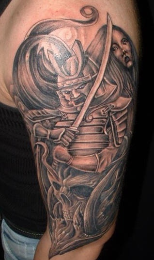 肩部棕色愤怒的日本武士纹身