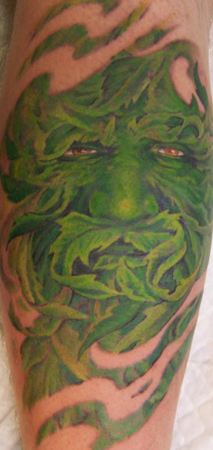 腿部彩色绿怪物纹身图案