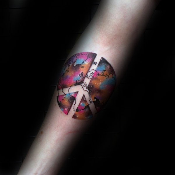 手臂太平洋符号彩色世界地图纹身图案
