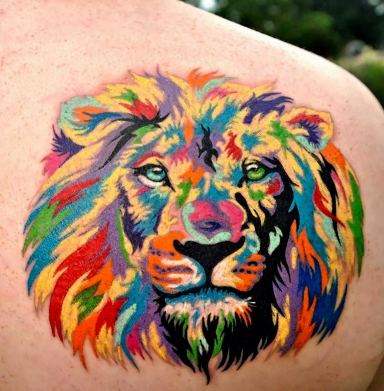 肩部可爱的彩色狮子头纹身图片