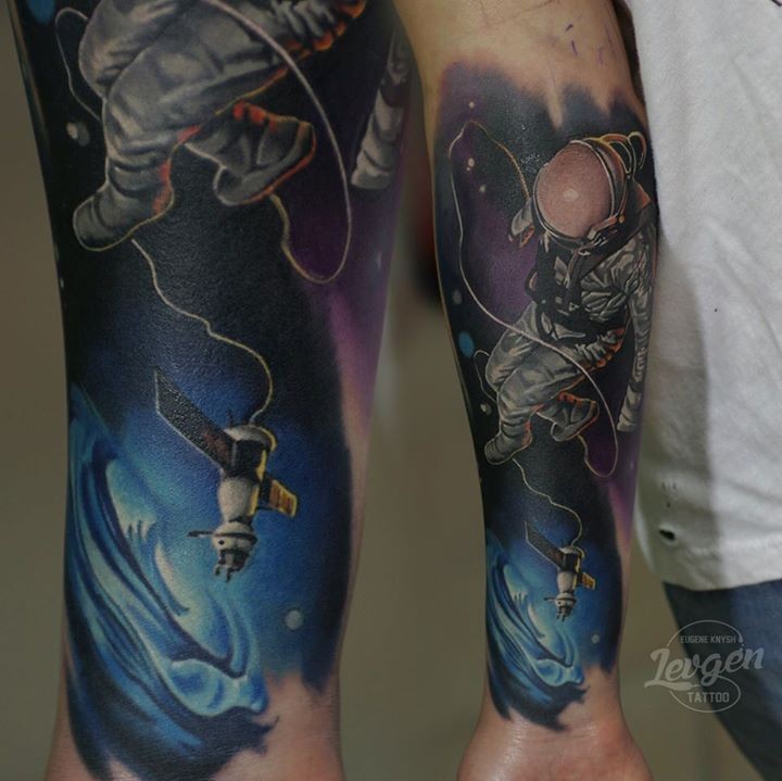 手臂新风格的彩色太空人纹身图案