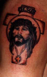 十字架和耶稣的肖像纹身图案