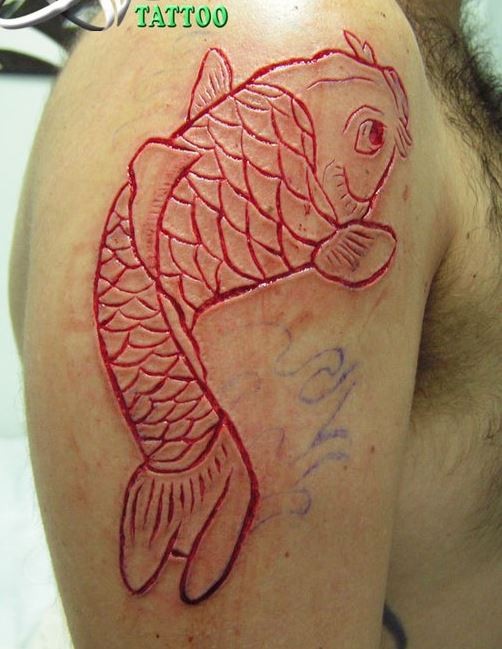 肩部血腥割血鱼纹身图案