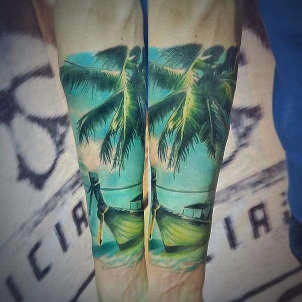 手臂现实主义风格的彩色棕榈树与船纹身