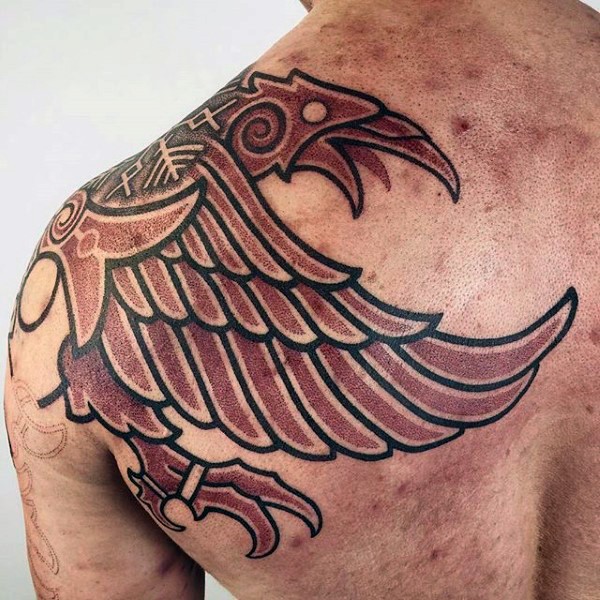 肩膀复古的鹰纹身图案