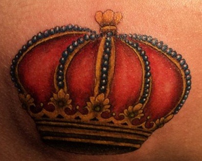 非常酷的红色和金色皇冠纹身图案