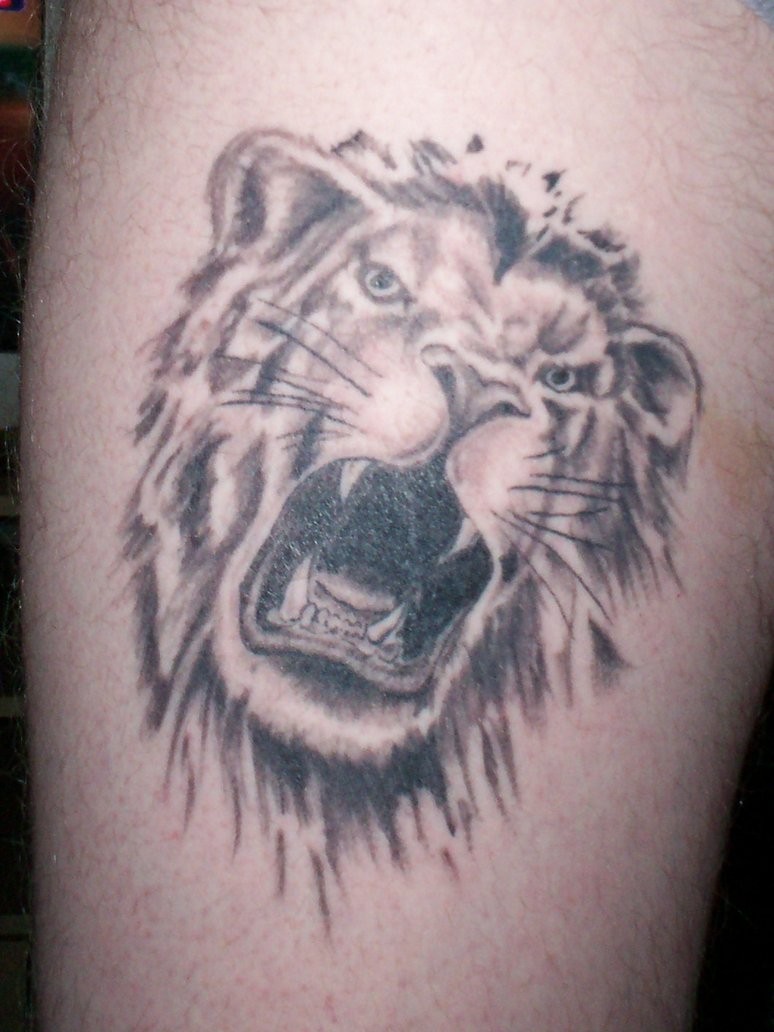 怒吼的狮子头像纹身图案