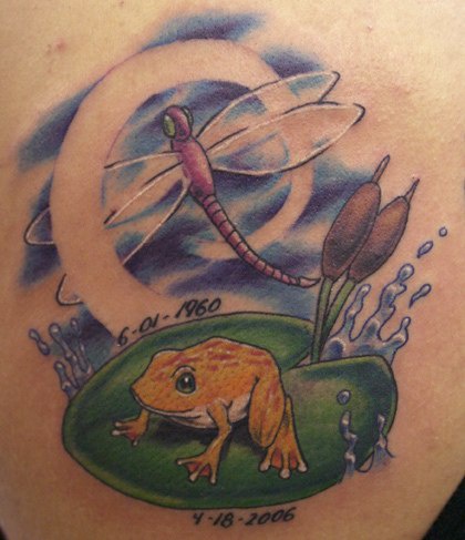 青蛙在荷叶上与蜻蜓纹身图案