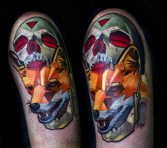 肩部彩色几何狐狸纹身图案
