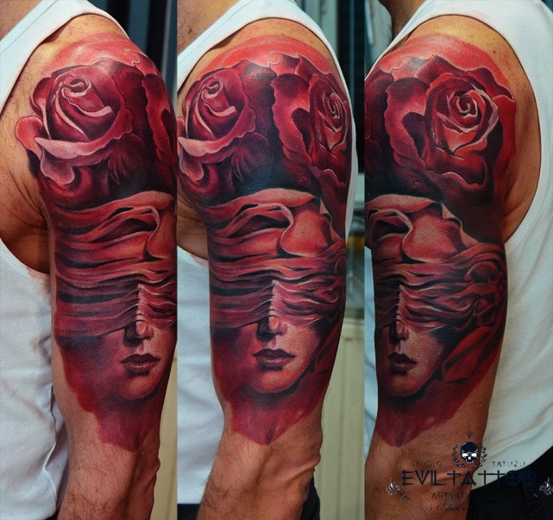 男子大臂红墨水式女人脸玫瑰纹身图案