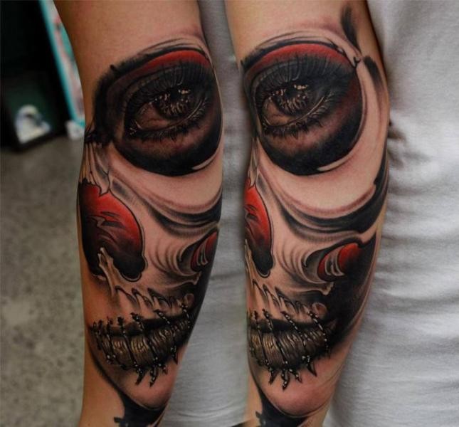 手臂墨西哥传统风格的彩色恶魔女人纹身