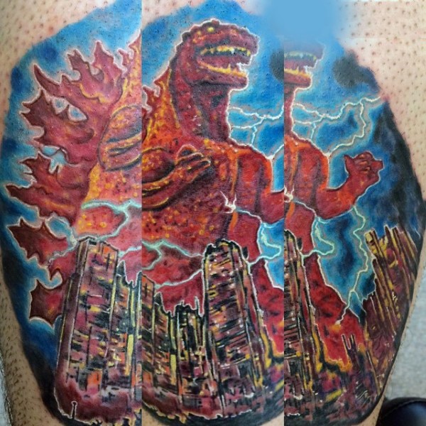 鲜艳的邪恶哥斯拉与城市纹身图案