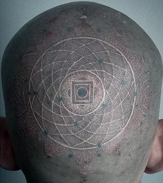 头部华丽神秘的太阳能系统纹身图片