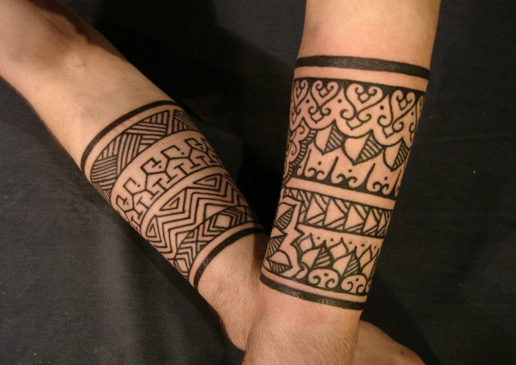 手臂黑色传统的部落图腾纹身图案