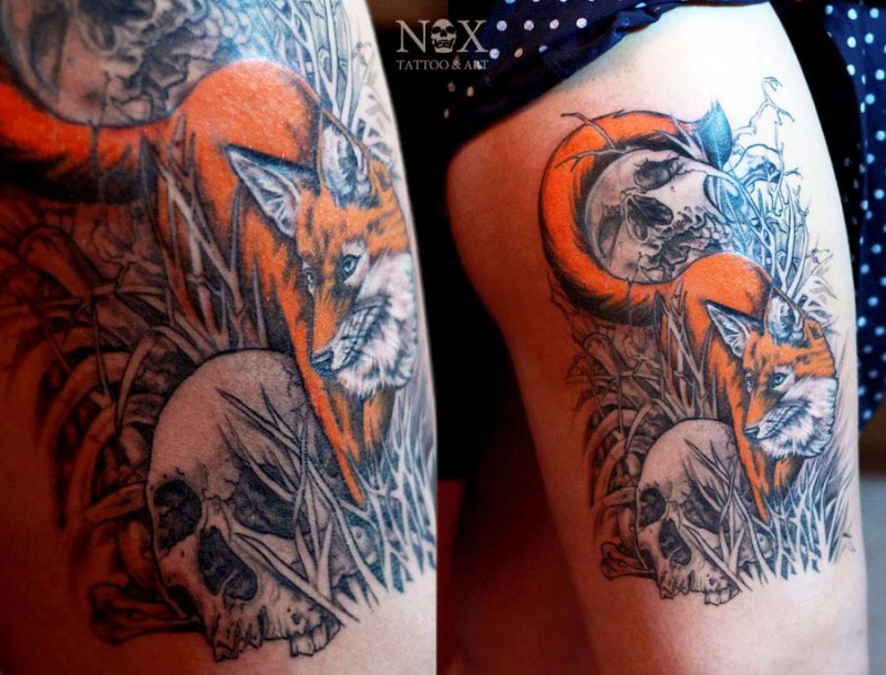腿部大彩色狐狸与骷髅纹身图案
