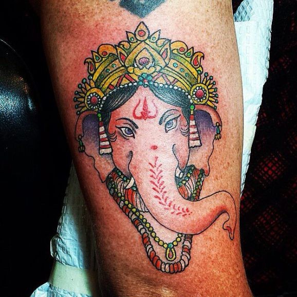 手臂彩色印度甘尼萨纹身图案