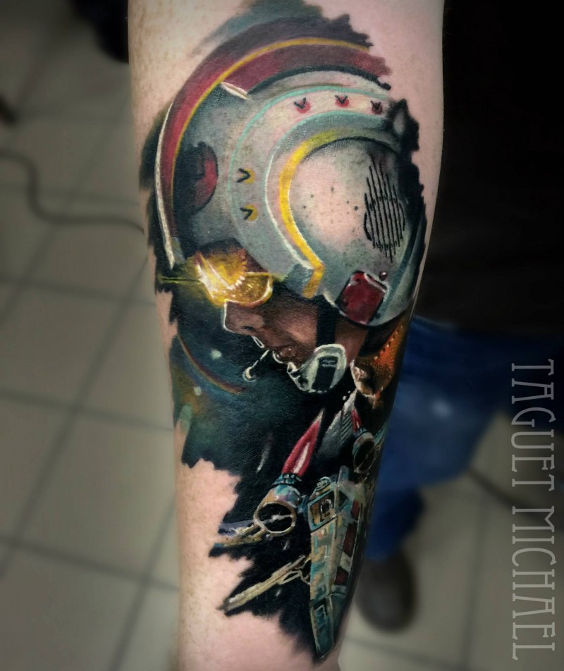 手臂现代风格的彩色星球大战飞行员纹身