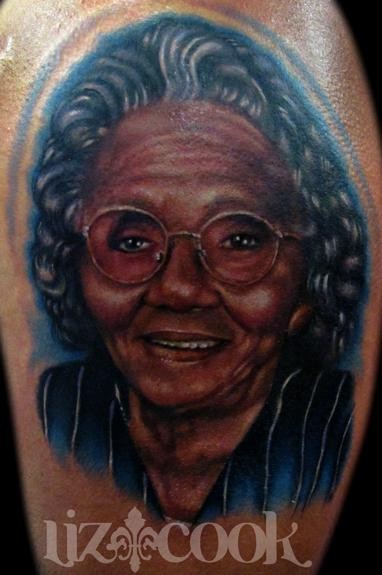 老奶奶彩色肖像纹身图案