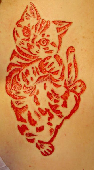 可爱小猫割肉纹身图案