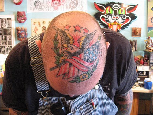 头部彩色美国国旗与鹰纹身图案