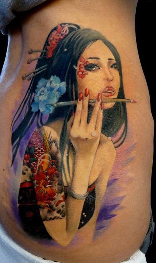 臀部日式精美的艺妓纹身图案