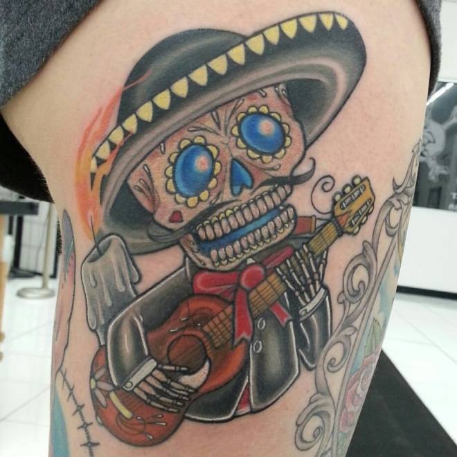 腿部彩色墨西哥糖骷髅弹吉他纹身图片