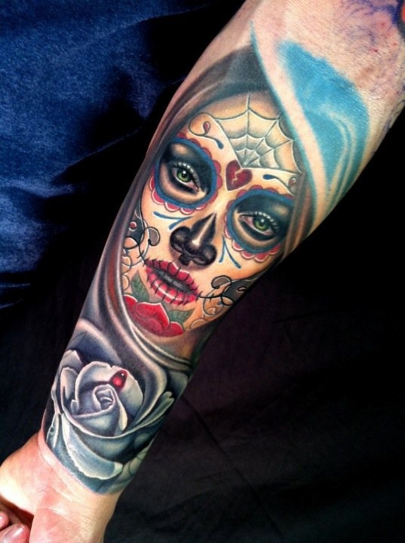 小臂滴血玫瑰和死圣女孩纹身图案