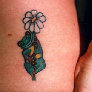 可爱的花朵和青蛙纹身图案