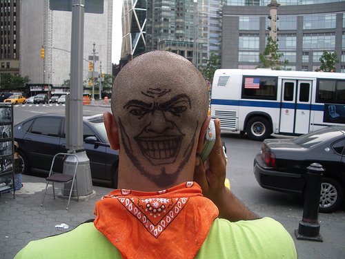 男性头部黑色愤怒的人脸纹身图片