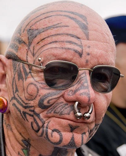 欧美老者脸部个性纹身图案