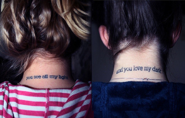 友谊在脖子上的英文字母纹身图案