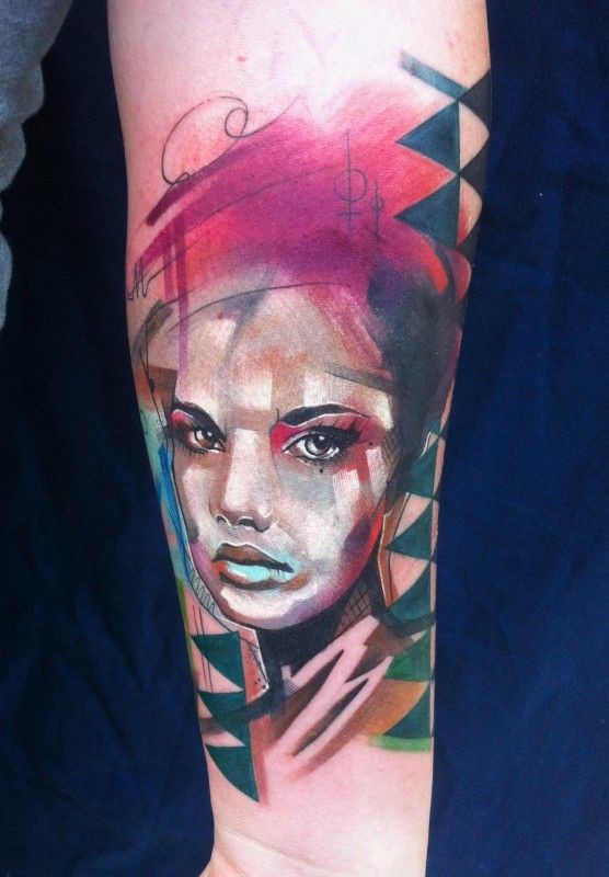 女性手臂水彩女孩肖像纹身图案