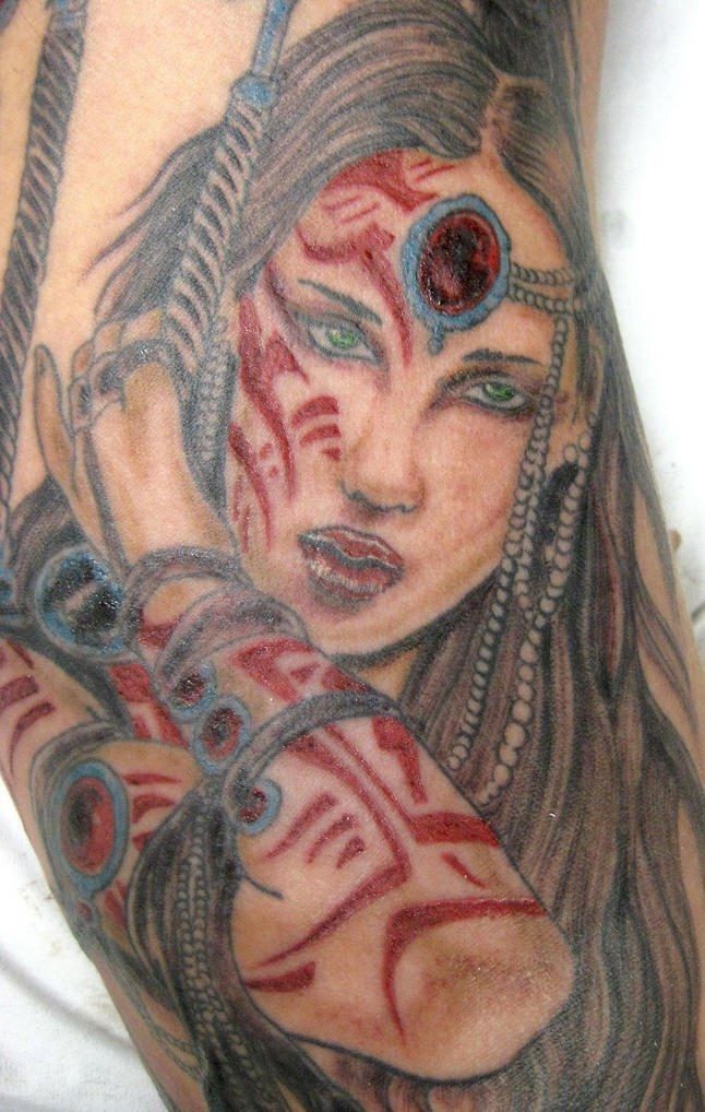 手臂彩色美女武士纹身图案
