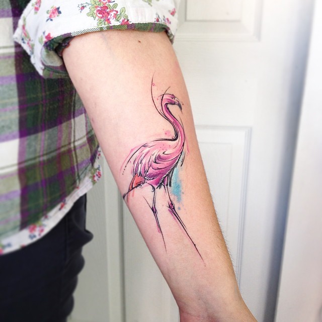 手臂插画风格水彩色火烈鸟纹身图案