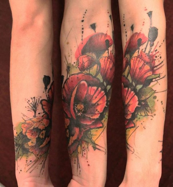 女性手臂可爱的水彩花纹身图案